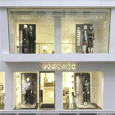 versace frankfurt öffnungszeiten